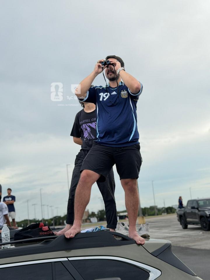 轻舟已过万重山！18球封王二十载磨砺，梅西终修成“球王”心境